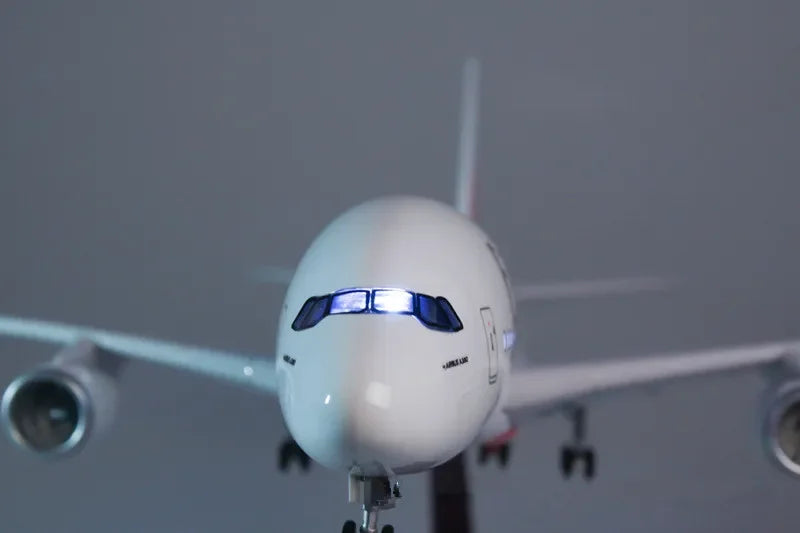 Decor 45CM 1/160 Scale Diecast Model A380 Emirates Airways Resin Airplane Airbus With Light And Wheels Toy Airline Collection